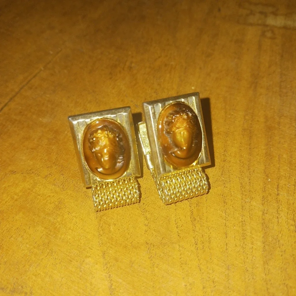 352. VTG Cameo Cuff links